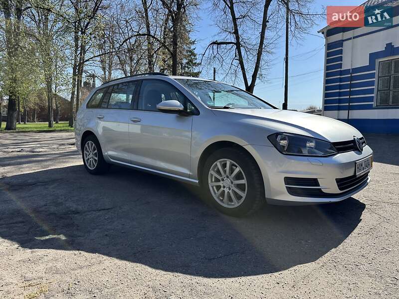 Універсал Volkswagen Golf 2015 в Лебедині