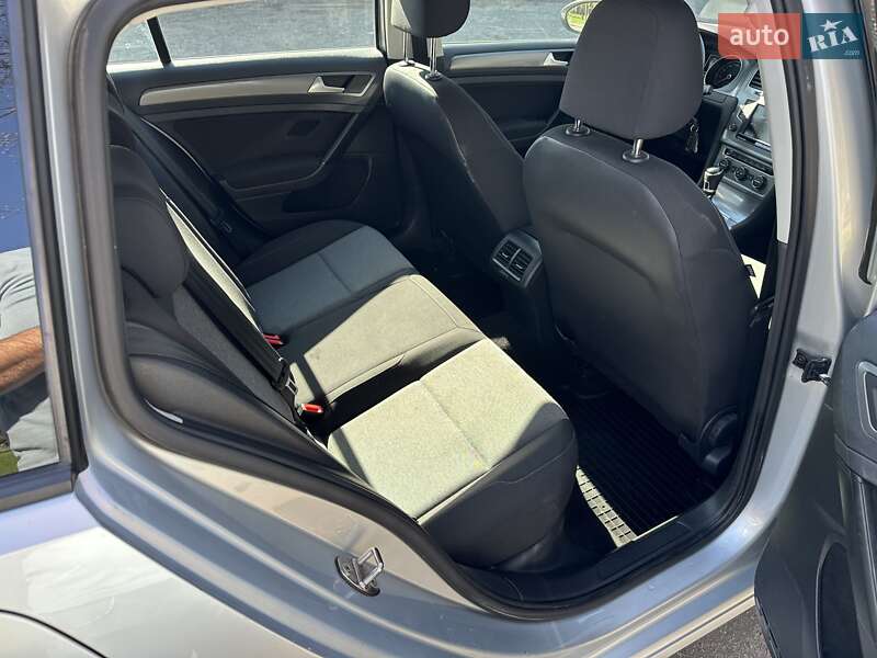 Універсал Volkswagen Golf 2015 в Лебедині