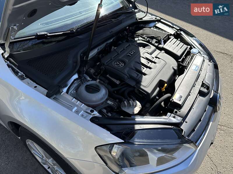 Універсал Volkswagen Golf 2015 в Лебедині