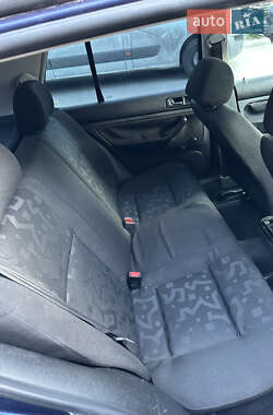 Хэтчбек Volkswagen Golf 1999 в 