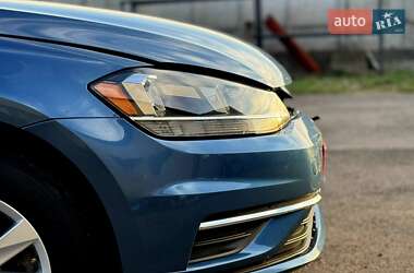 Хэтчбек Volkswagen Golf 2020 в 