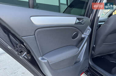Хэтчбек Volkswagen Golf 2011 в 