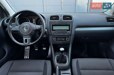 Хэтчбек Volkswagen Golf 2011 в 