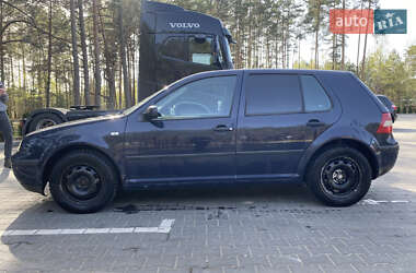 Хетчбек Volkswagen Golf 2000 в 