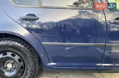 Хетчбек Volkswagen Golf 2000 в 