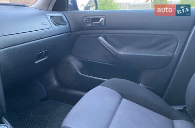 Хетчбек Volkswagen Golf 2000 в 