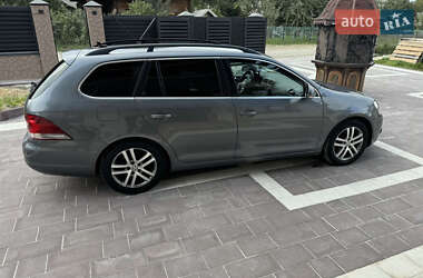 Хэтчбек Volkswagen Golf 2010 в 