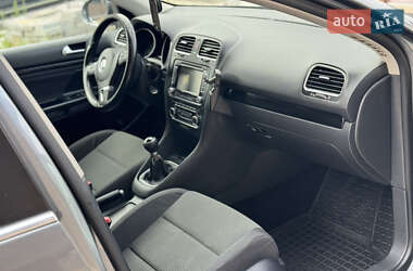 Хэтчбек Volkswagen Golf 2010 в 