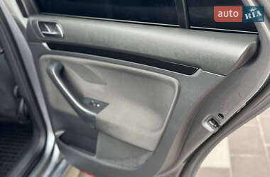Хэтчбек Volkswagen Golf 2010 в 
