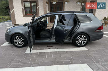 Хэтчбек Volkswagen Golf 2010 в 