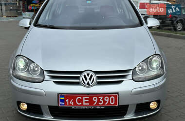 Хэтчбек Volkswagen Golf 2005 в 