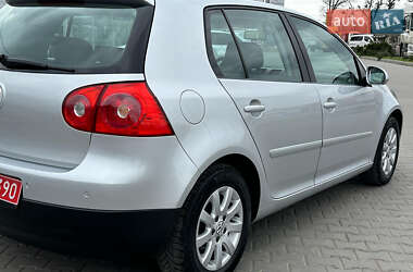 Хэтчбек Volkswagen Golf 2005 в 