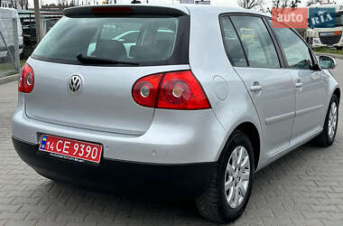 Хэтчбек Volkswagen Golf 2005 в 