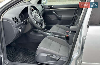 Хэтчбек Volkswagen Golf 2005 в 
