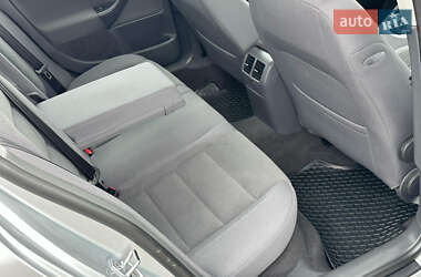 Хэтчбек Volkswagen Golf 2005 в 