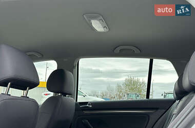 Хэтчбек Volkswagen Golf 2005 в 