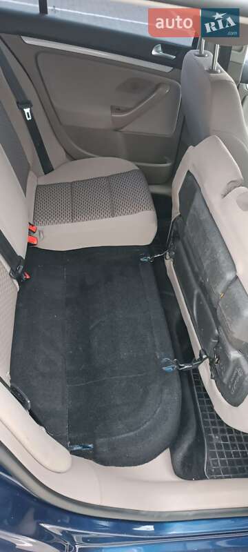 Универсал Volkswagen Golf 2011 в Калуше
