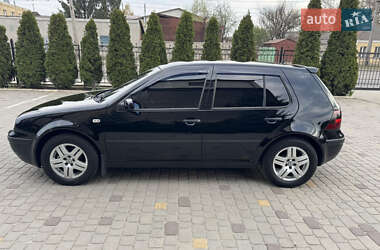 Хэтчбек Volkswagen Golf 2001 в 