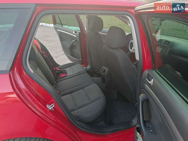 Универсал Volkswagen Golf 2011 в Попельне