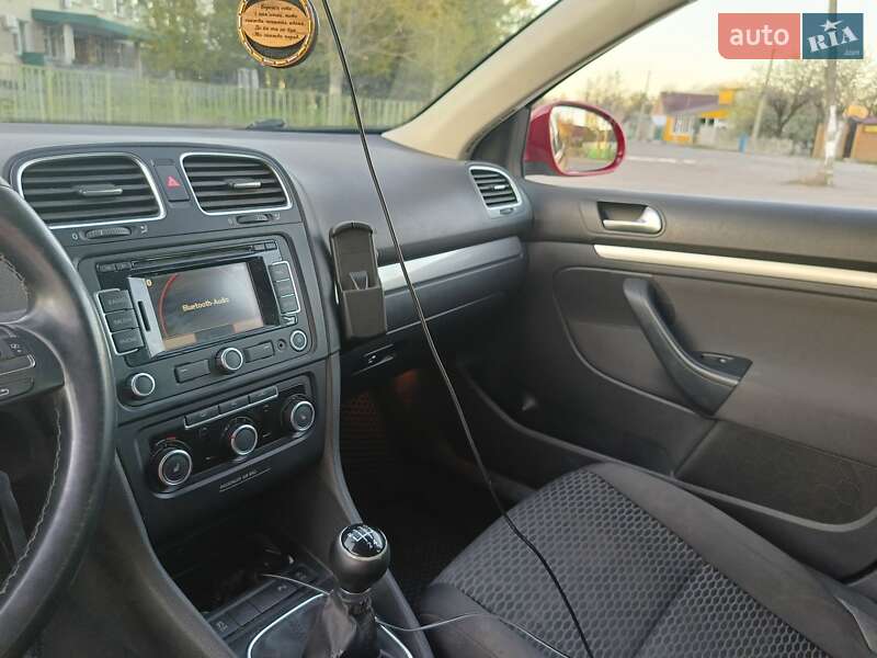 Универсал Volkswagen Golf 2011 в Попельне