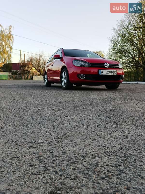 Универсал Volkswagen Golf 2011 в Попельне