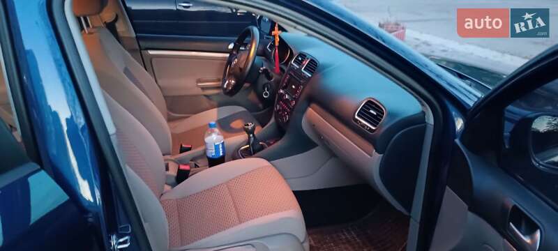 Универсал Volkswagen Golf 2011 в Калуше