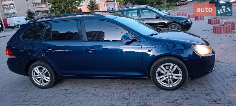Универсал Volkswagen Golf 2011 в Калуше
