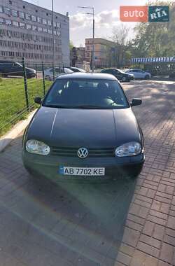 Хэтчбек Volkswagen Golf 1999 в 