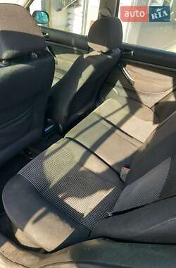 Хэтчбек Volkswagen Golf 1999 в 