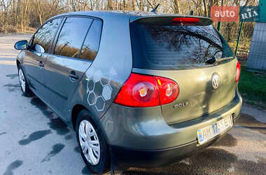 Хэтчбек Volkswagen Golf 2005 в 