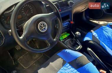Хетчбек Volkswagen Golf 2001 в 