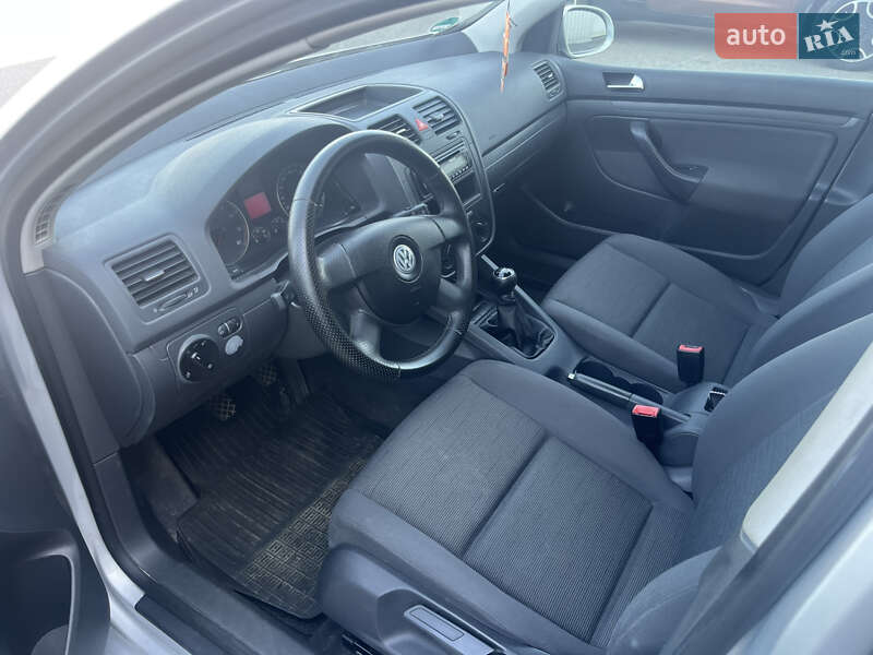 Хетчбек Volkswagen Golf 2005 в Києві