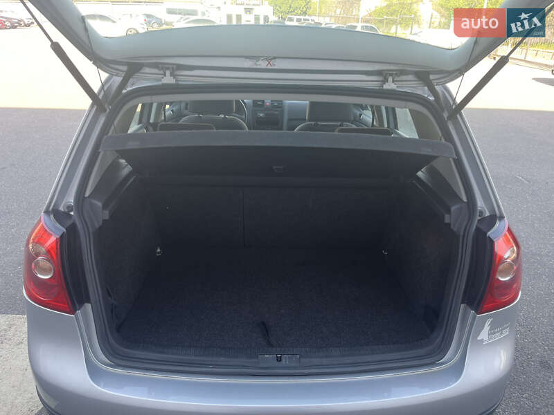 Хетчбек Volkswagen Golf 2005 в Києві
