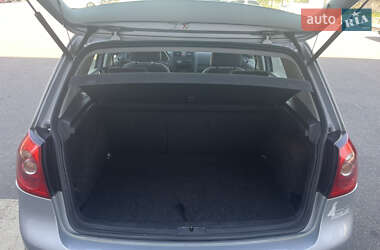 Хэтчбек Volkswagen Golf 2005 в 