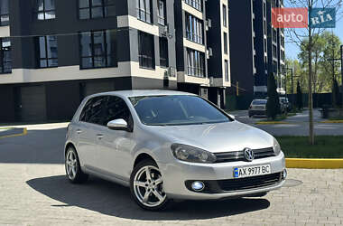 Хетчбек Volkswagen Golf 2012 в 