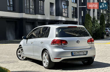 Хетчбек Volkswagen Golf 2012 в 