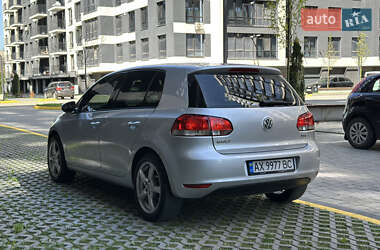 Хетчбек Volkswagen Golf 2012 в 