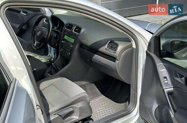 Хетчбек Volkswagen Golf 2012 в 