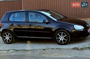 Хэтчбек Volkswagen Golf 2005 в 