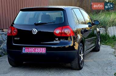 Хэтчбек Volkswagen Golf 2005 в 