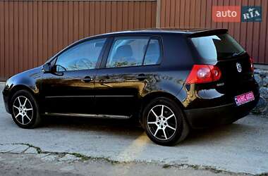Хэтчбек Volkswagen Golf 2005 в 