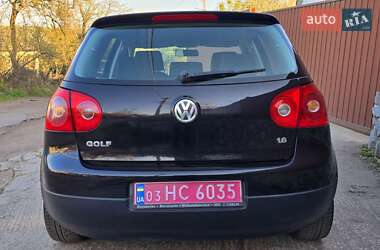 Хэтчбек Volkswagen Golf 2005 в 