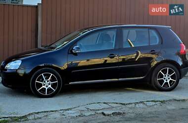 Хэтчбек Volkswagen Golf 2005 в 