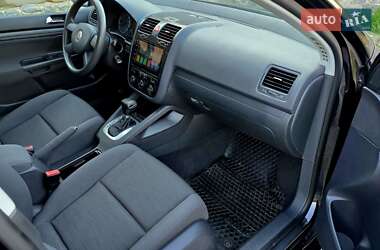 Хэтчбек Volkswagen Golf 2005 в 