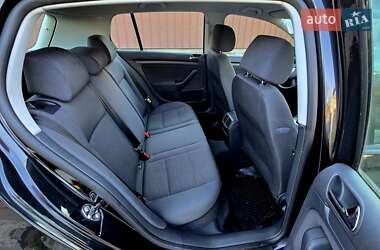 Хэтчбек Volkswagen Golf 2005 в 