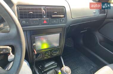 Хетчбек Volkswagen Golf 2002 в 