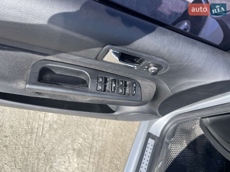 Универсал Volkswagen Golf 2003 в Ровно