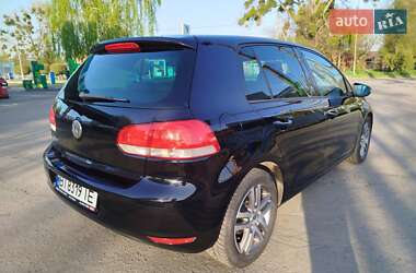 Хетчбек Volkswagen Golf 2010 в 