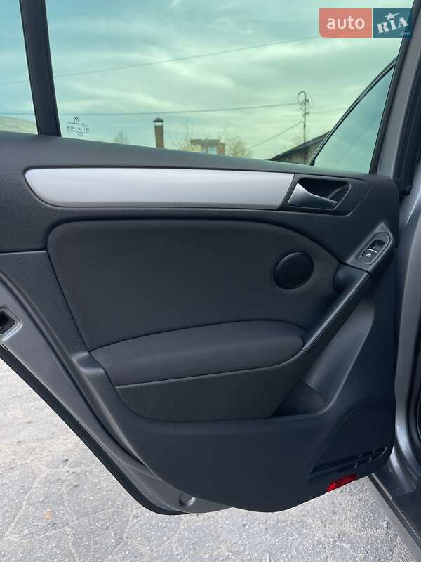 Хэтчбек Volkswagen Golf 2012 в Бердичеве
