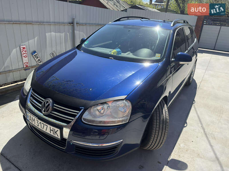 Універсал Volkswagen Golf 2009 в Житомирі